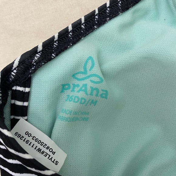 NWOT Prana bikini top - M - 36DD b&w stripes - Picture 2 of 3